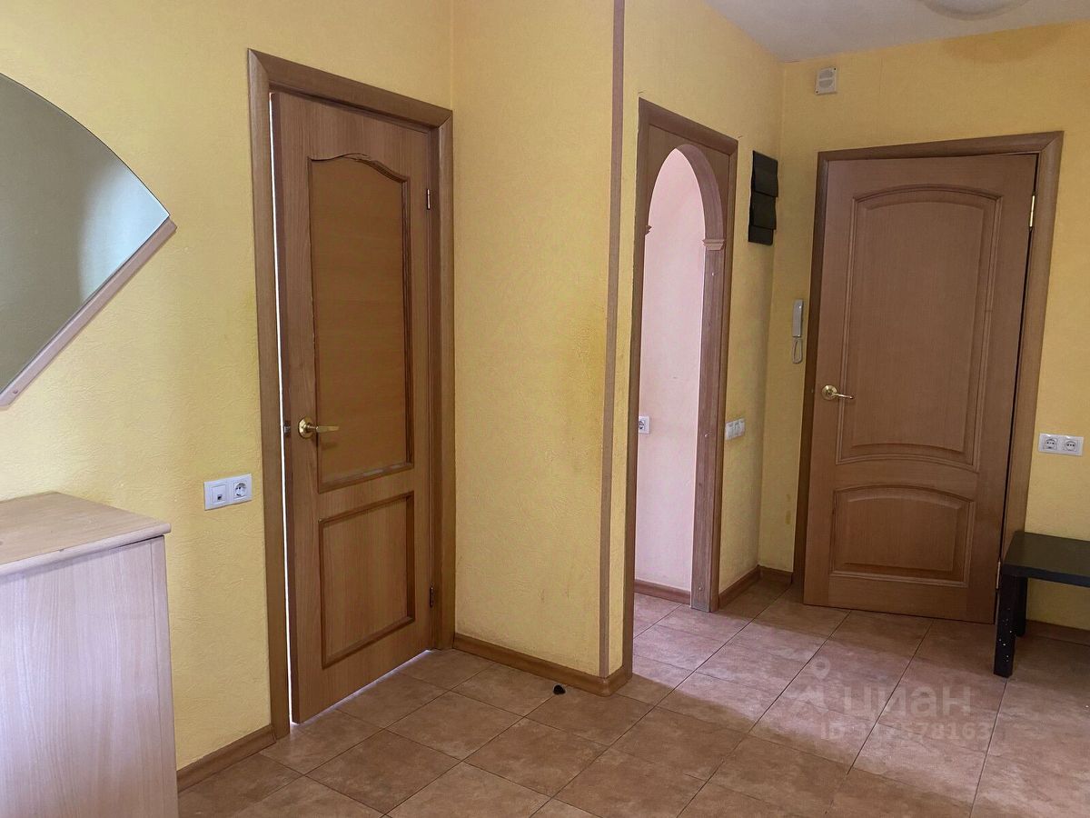 Продажа 3-комн квартиры на вторичном рынке улица Маршала Казакова, 9к1