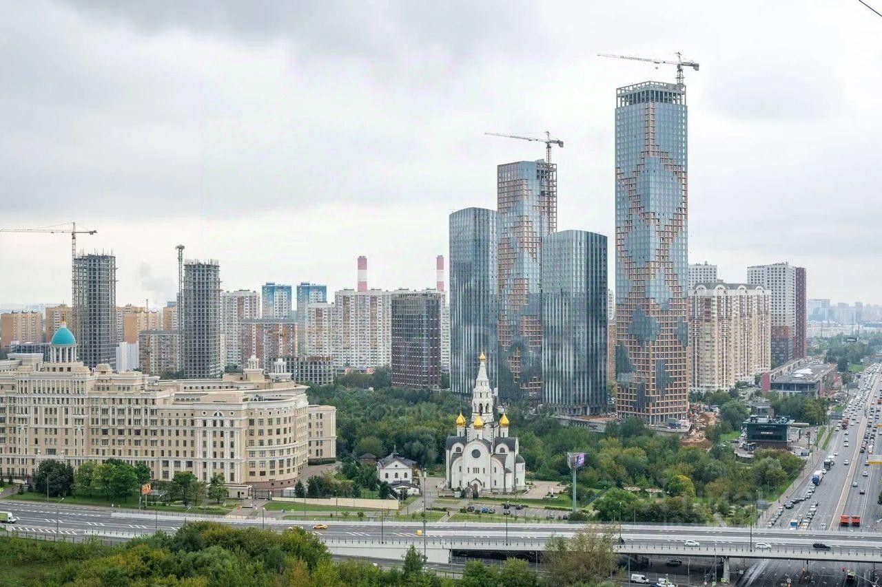 Продажа 3-комн квартиры на вторичном рынке Озерная улица, 1