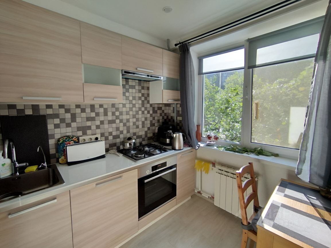 Продажа 2-комн квартиры на вторичном рынке проспект Художников, 5К3