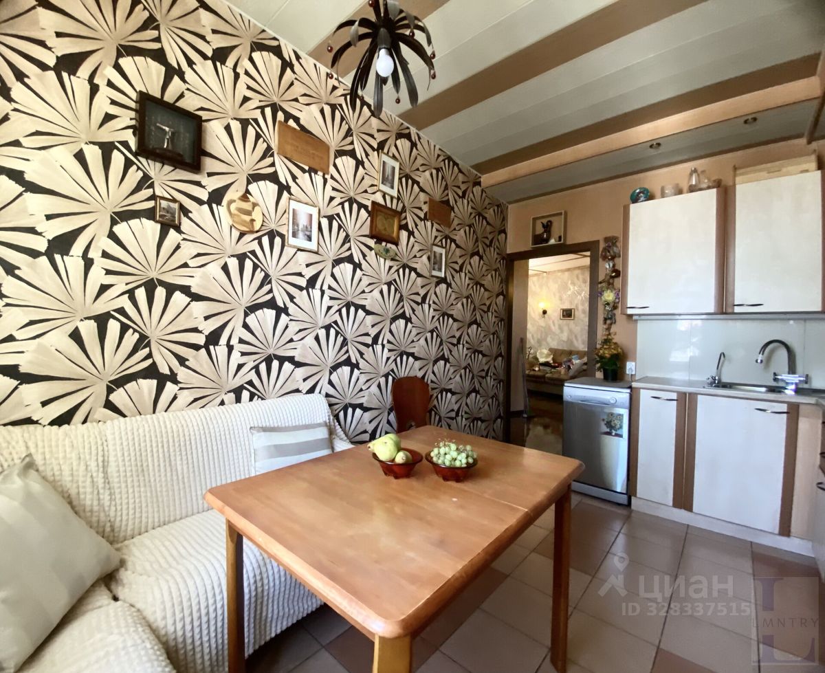 Продажа 2-комн квартиры на вторичном рынке Туристская улица, 10к1