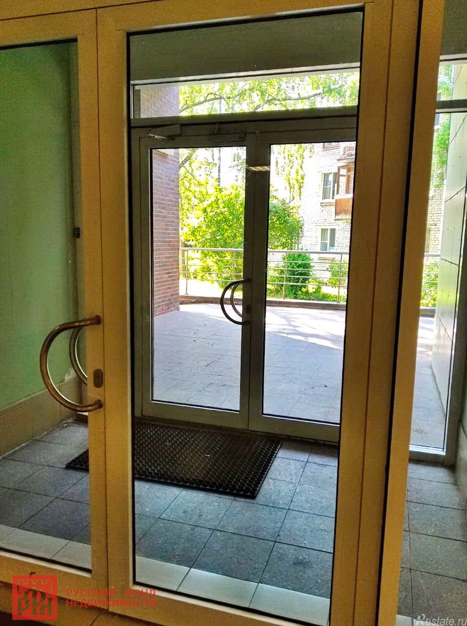 Продажа 1-комн квартиры на вторичном рынке Павловск г., Лебединая ул. ,  д. 1