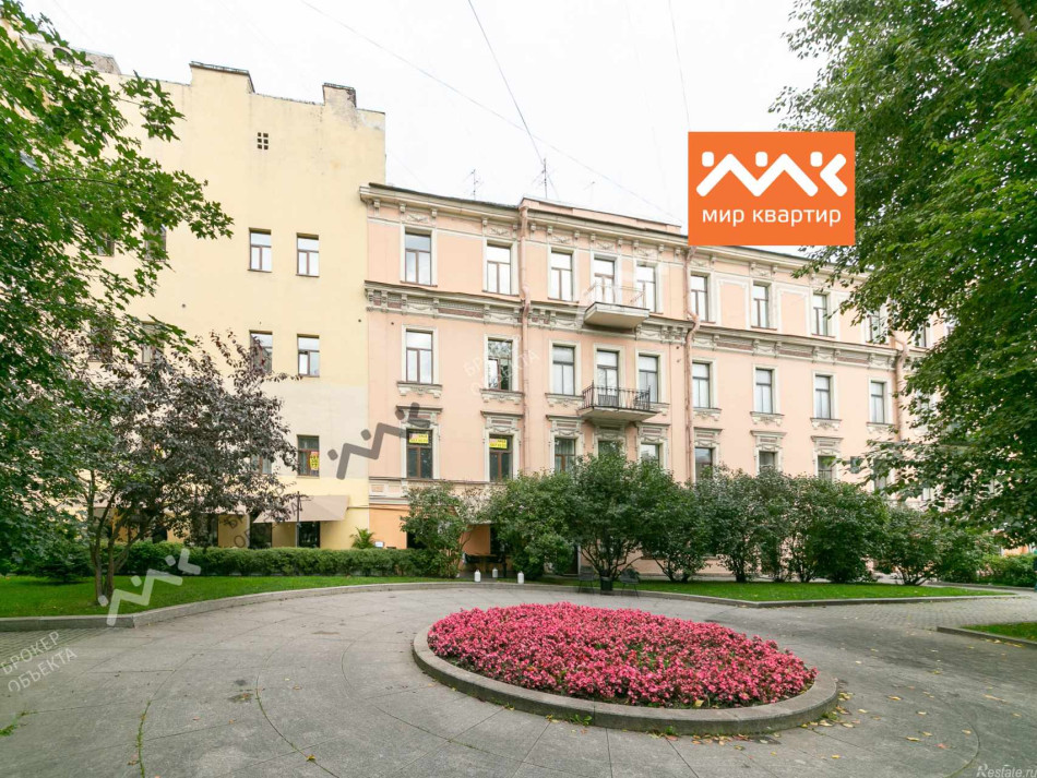 Продажа 4-комн квартиры на вторичном рынке Манежный пер,  д. 2