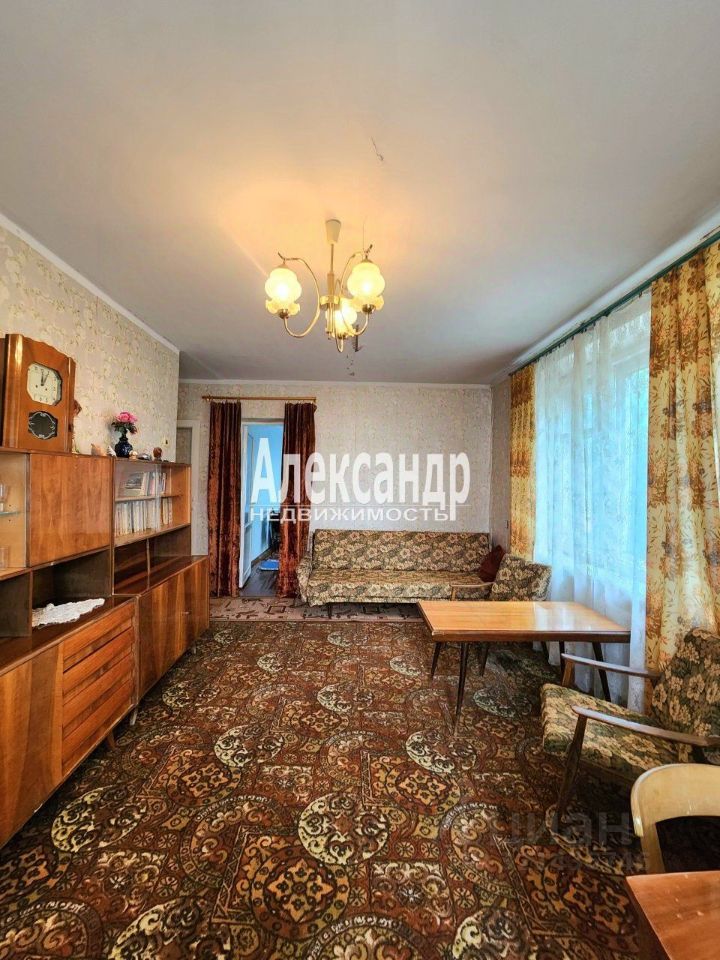 Продажа 3-комн квартиры на вторичном рынке Кириши, Советская улица, 12