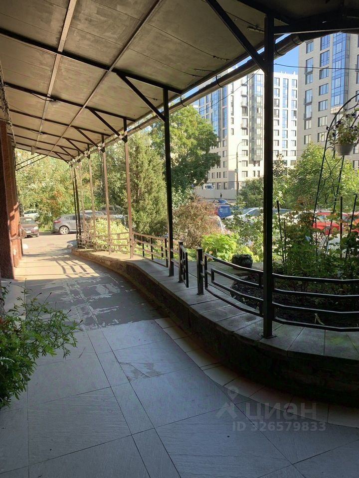 Продажа 4-комн квартиры на вторичном рынке улица Академика Константинова, 8к2