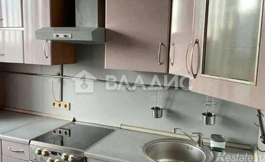 Продажа 3-комн квартиры на вторичном рынке ул Шолохова,  д. 24