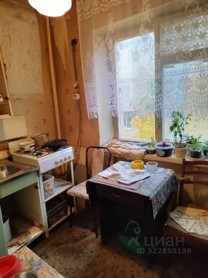 Продажа 3-комн квартиры на вторичном рынке пос. Заречный, 10
