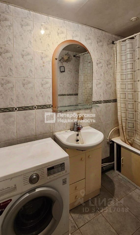 Продажа 3-комн квартиры на вторичном рынке улица Есенина, 11К1