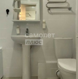 Продажа 2-комн квартиры на вторичном рынке Саларьевская ул,  д. 10 к2
