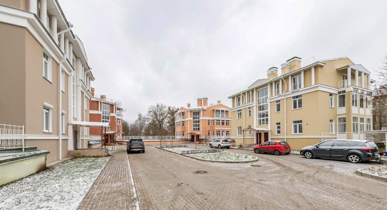 Продажа 3-комн квартиры на вторичном рынке Павловск, Госпитальная улица, 20к1