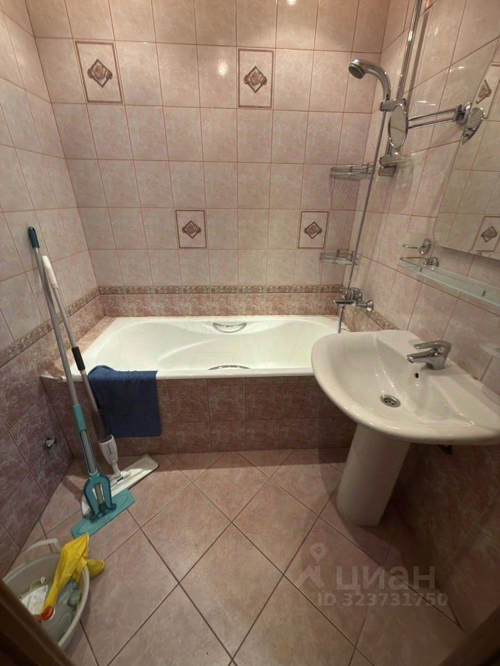 Продажа 2-комн квартиры на вторичном рынке Октябрьская улица, 33