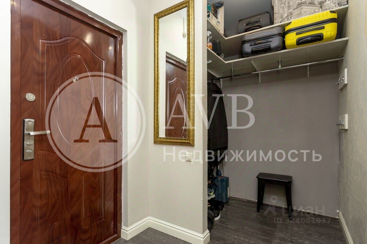 Продажа 3-комн квартиры на вторичном рынке Бухарестская улица, 118к2