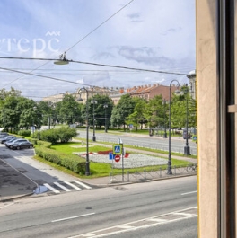 Продажа 3-комн квартиры на вторичном рынке линия 8-я В.О.,  д. 19