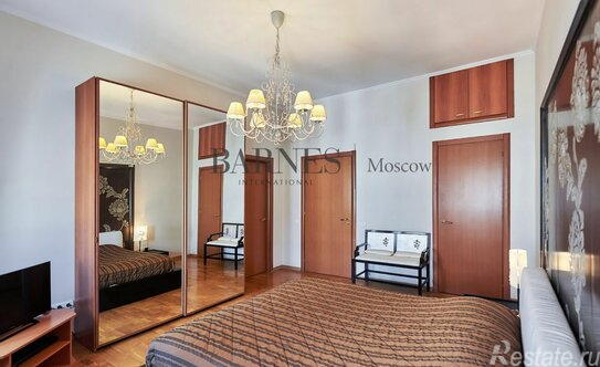 Продажа 3-комн квартиры на вторичном рынке улица Петровка,  д. 28