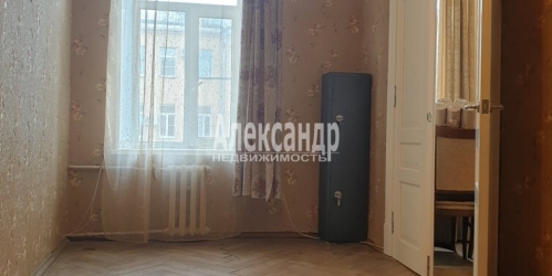 4-комн квартира 16-я линия В.О.,  д. 35