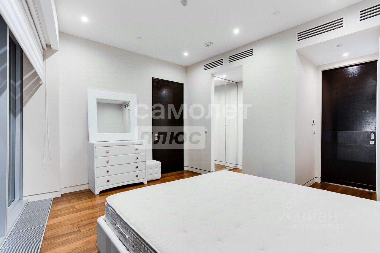 Продажа 3-комн квартиры на вторичном рынке 1-й Красногвардейский проезд, 21с2