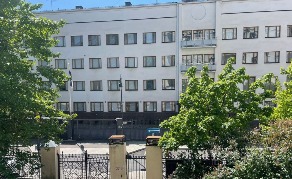 Продажа 4-комн квартиры на вторичном рынке Кропоткинский переулок, 14