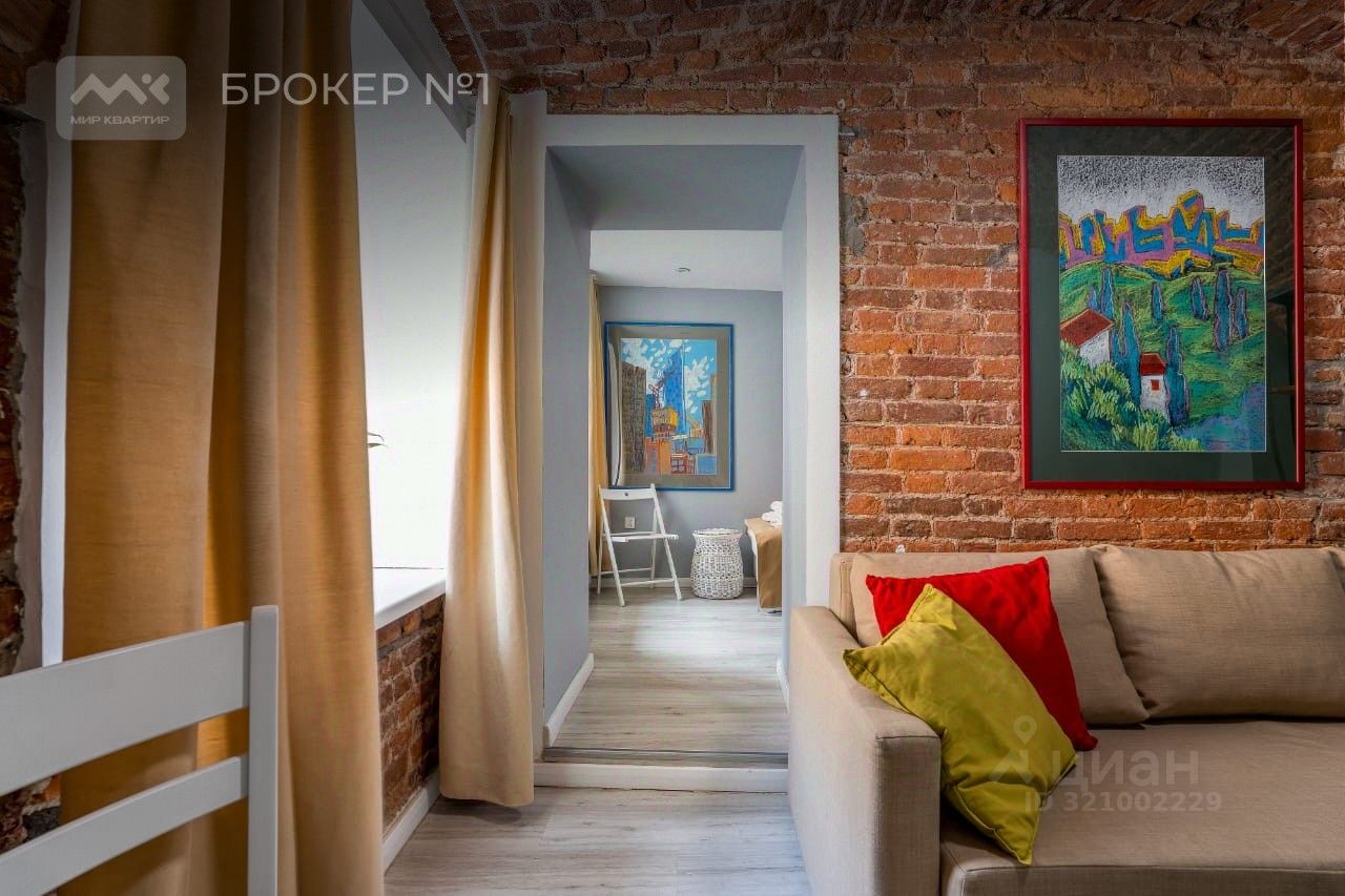 Продажа 4-комн квартиры на вторичном рынке набережная Реки Мойки, 1/8