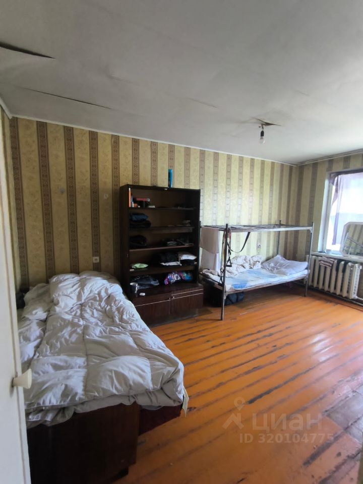 Продажа 2-комн квартиры на вторичном рынке пос. Нарынка, улица Королева, 6