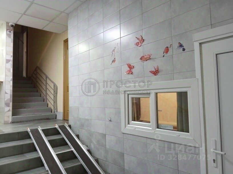 Продажа 2-комн квартиры на вторичном рынке улица Раменки, 9К2