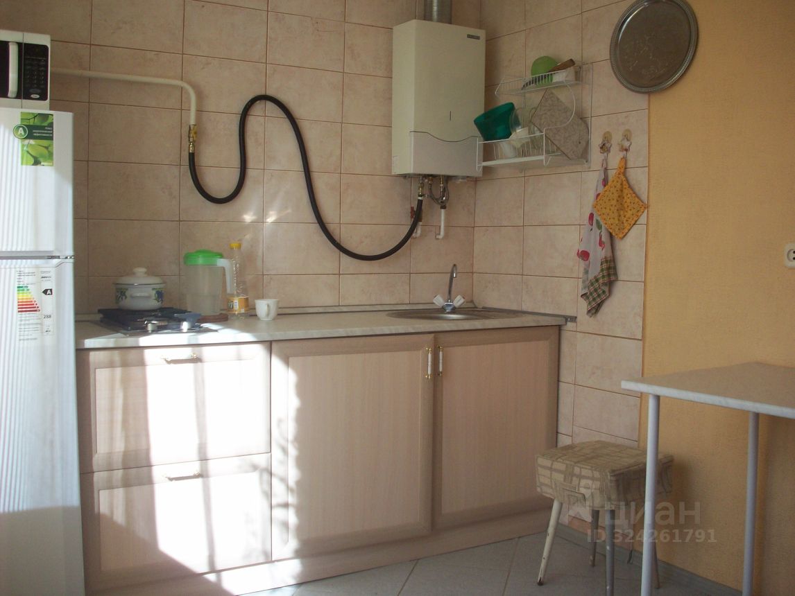 Продажа 1-комн квартиры на вторичном рынке пос. Стрельна, Кропоткинская улица, 6