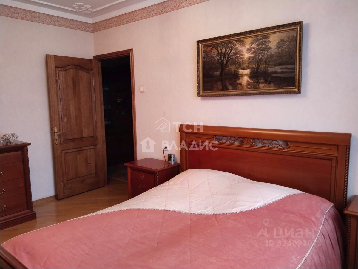 Продажа 3-комн квартиры на вторичном рынке Кировоградская улица, 2