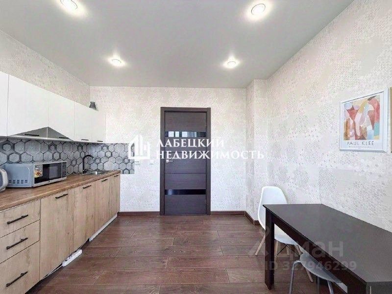 Продажа 2-комн квартиры на вторичном рынке Мурино, улица Шувалова, 22к3
