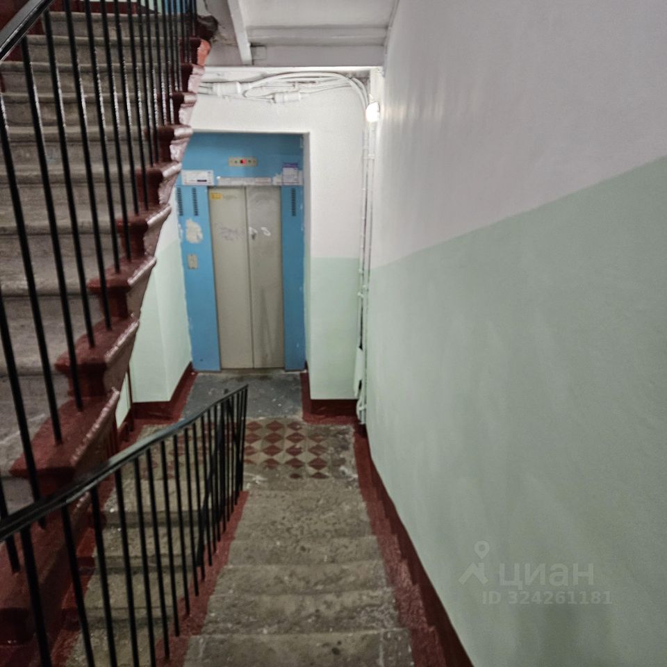 Продажа 3-комн квартиры на вторичном рынке 9-я Васильевского острова линия, 48