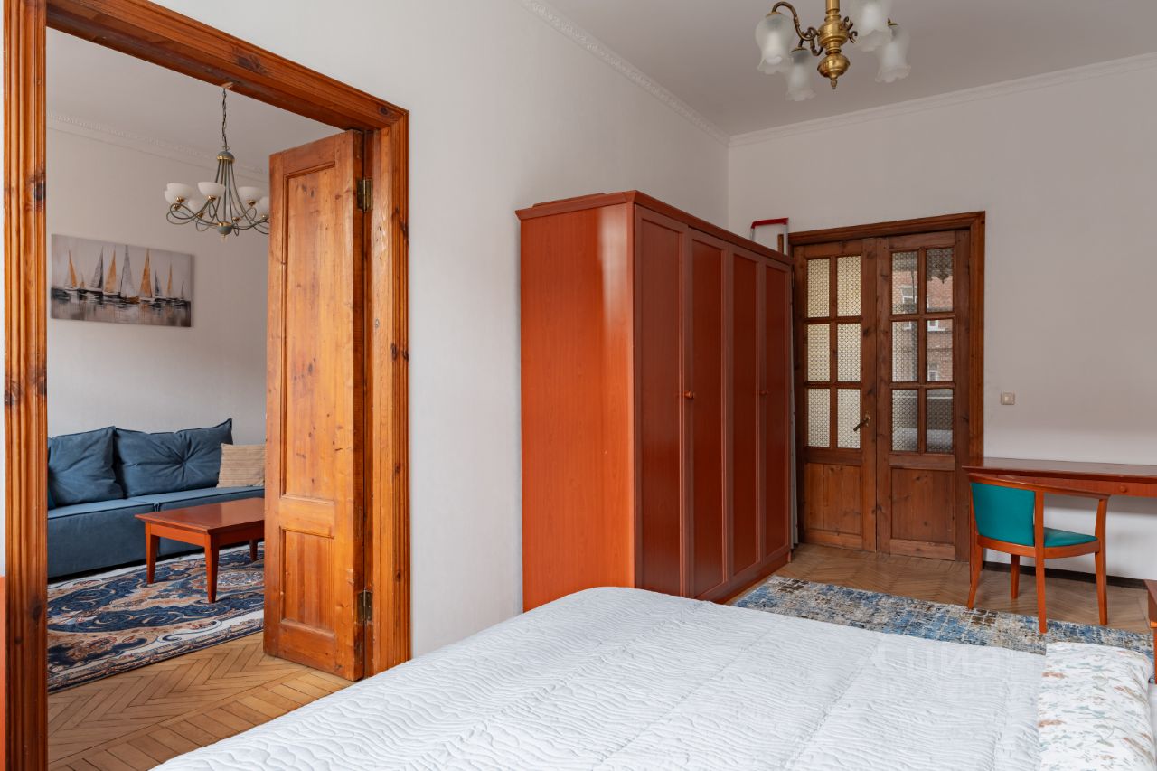 Аренда 3-комн квартиры на вторичном рынке Суворовский проспект, 56