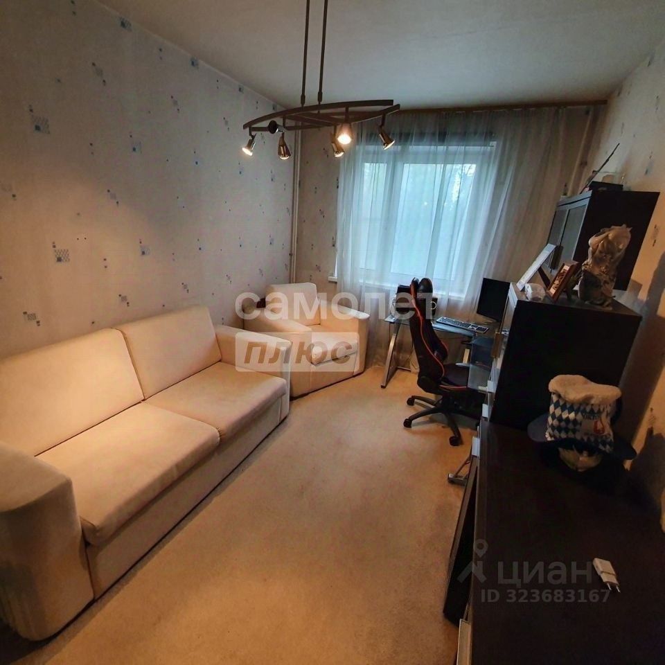 Продажа 3-комн квартиры на вторичном рынке улица Авиаторов, 6