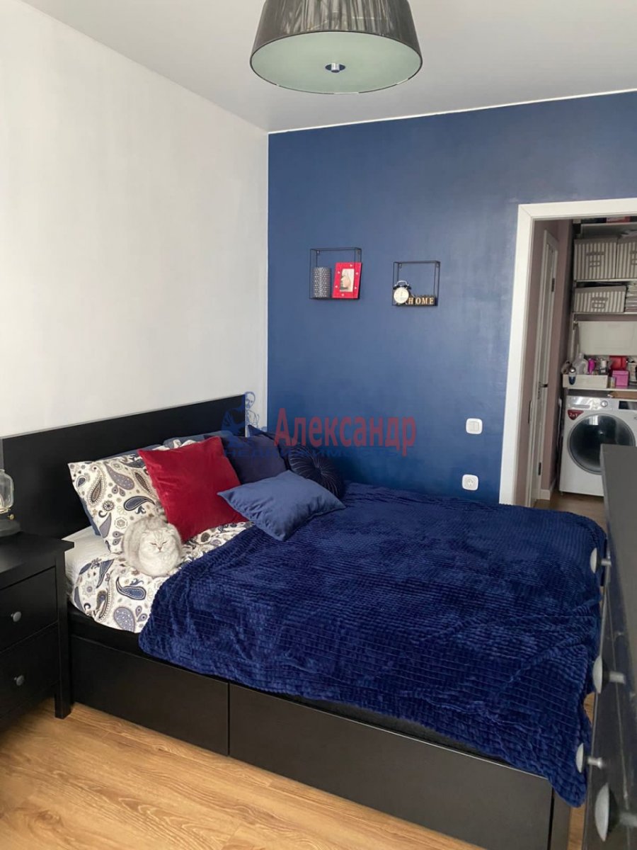 Продажа 2-комн квартиры на вторичном рынке Александровской Фермы просп.,  д. 8,  к. 1