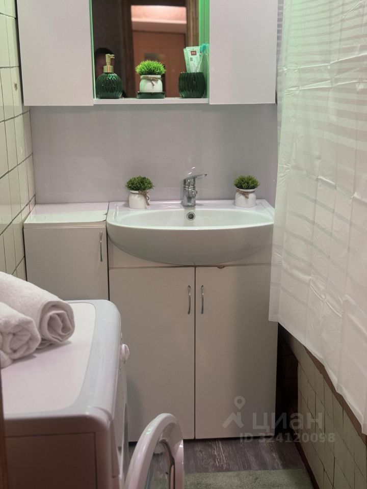 Аренда 2-комн квартиры на вторичном рынке Новопоселковая улица,  д. 9Б