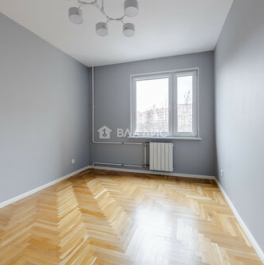 Продажа 3-комн квартиры на вторичном рынке Школьная улица,  д. 104 к2