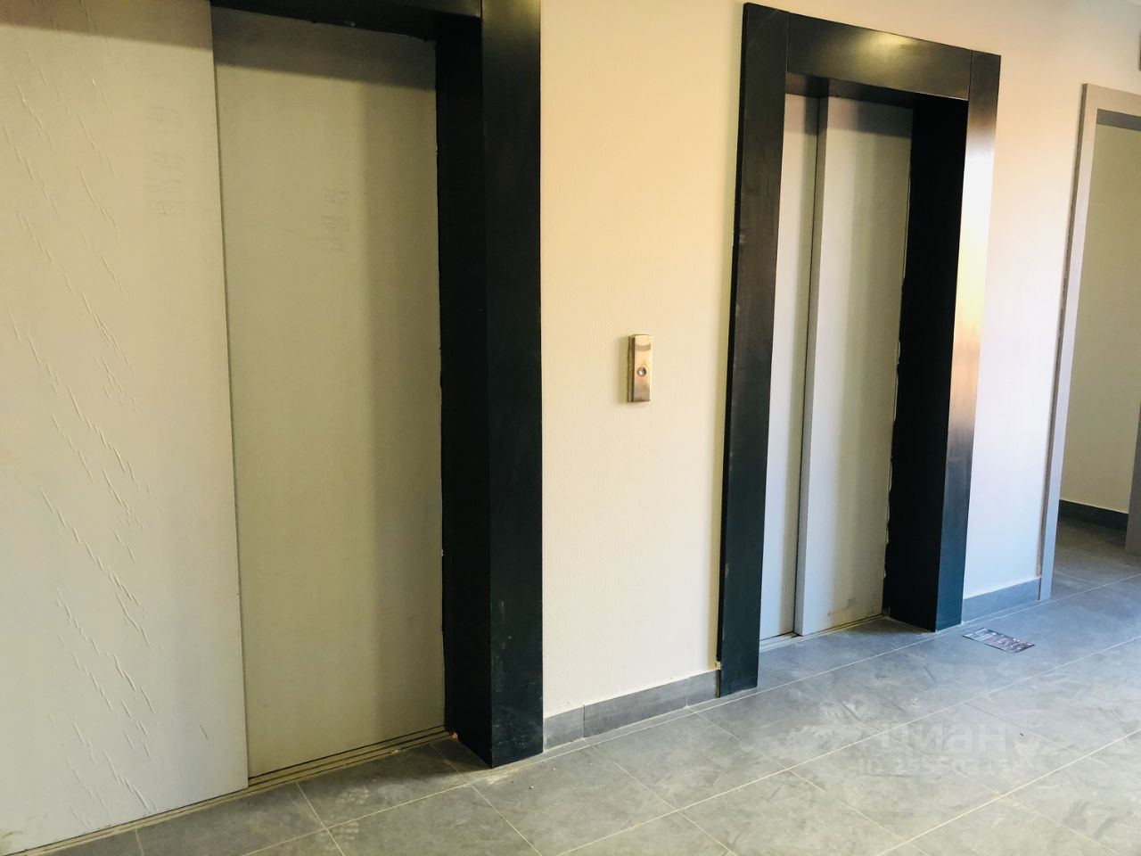 Аренда 3-комн квартиры на вторичном рынке Домостроительная улица, 14