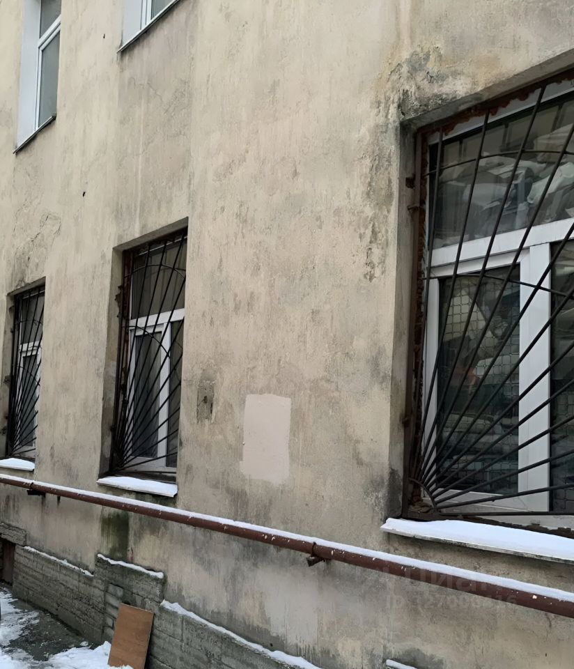 Продажа 3-комн квартиры на вторичном рынке 14-я Васильевского острова линия, 97