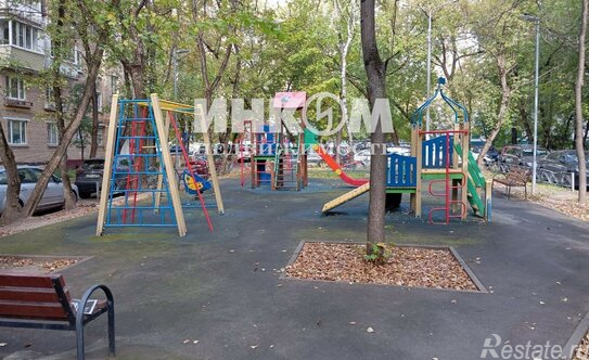 Продажа 3-комн квартиры на вторичном рынке Тепличный пер,  д. 7