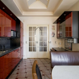 Аренда 3-комн квартиры на вторичном рынке Моховая улица,  д. 43