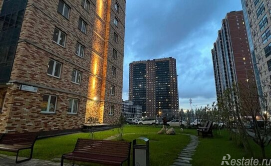 Продажа 3-комн квартиры на вторичном рынке Заречная улица,  д. 38 к2