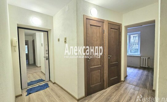 Продажа 3-комн квартиры на вторичном рынке Красное Село г, Спирина ул,  д. 14 к2