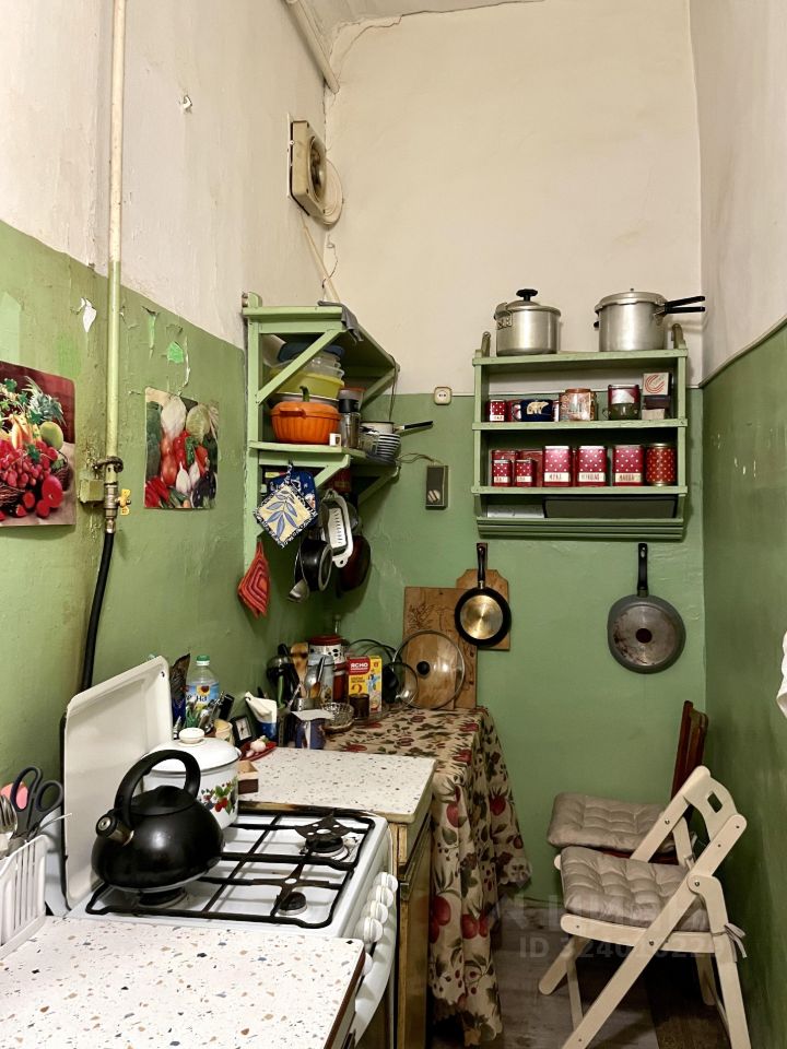 Продажа 2-комн квартиры на вторичном рынке Невский проспект, 108