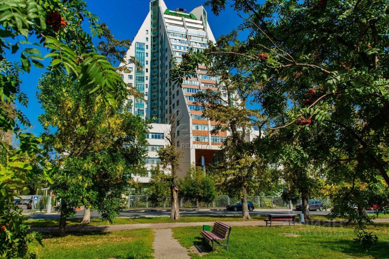 Продажа 4-комн квартиры на вторичном рынке улица Дмитрия Ульянова, 31
