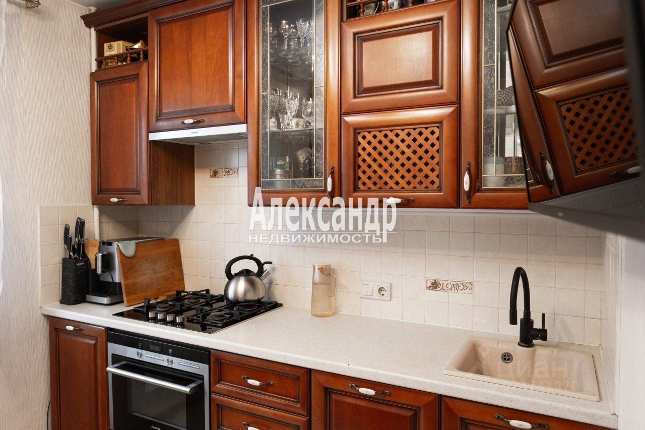 Продажа 3-комн квартиры на вторичном рынке Гатчина, проспект 25 Октября, 46к1