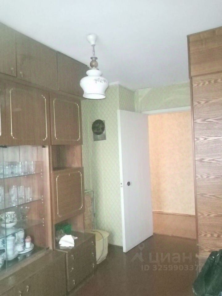 Продажа 3-комн квартиры на вторичном рынке Сланцы, улица Грибоедова,  д. 14