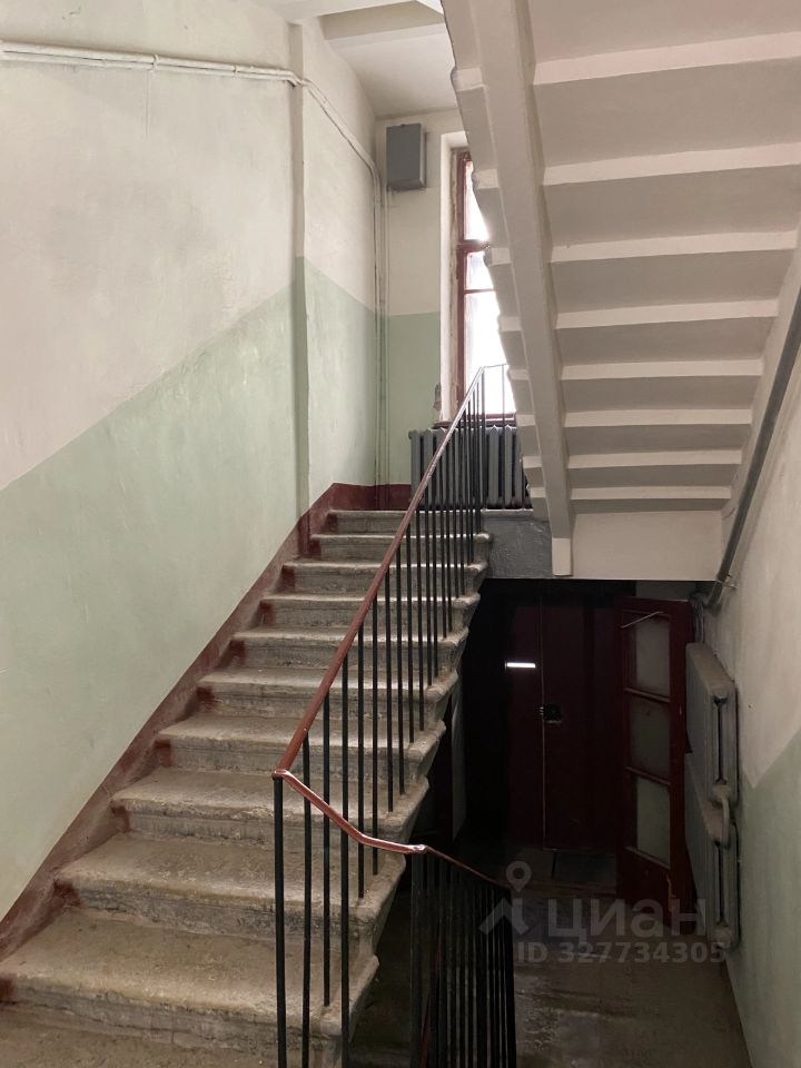 Продажа 2-комн квартиры на вторичном рынке 8-я Васильевского острова линия, 39