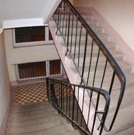 Продажа 3-комн квартиры на вторичном рынке Гатчина г, Крупской ул ,  д. 5