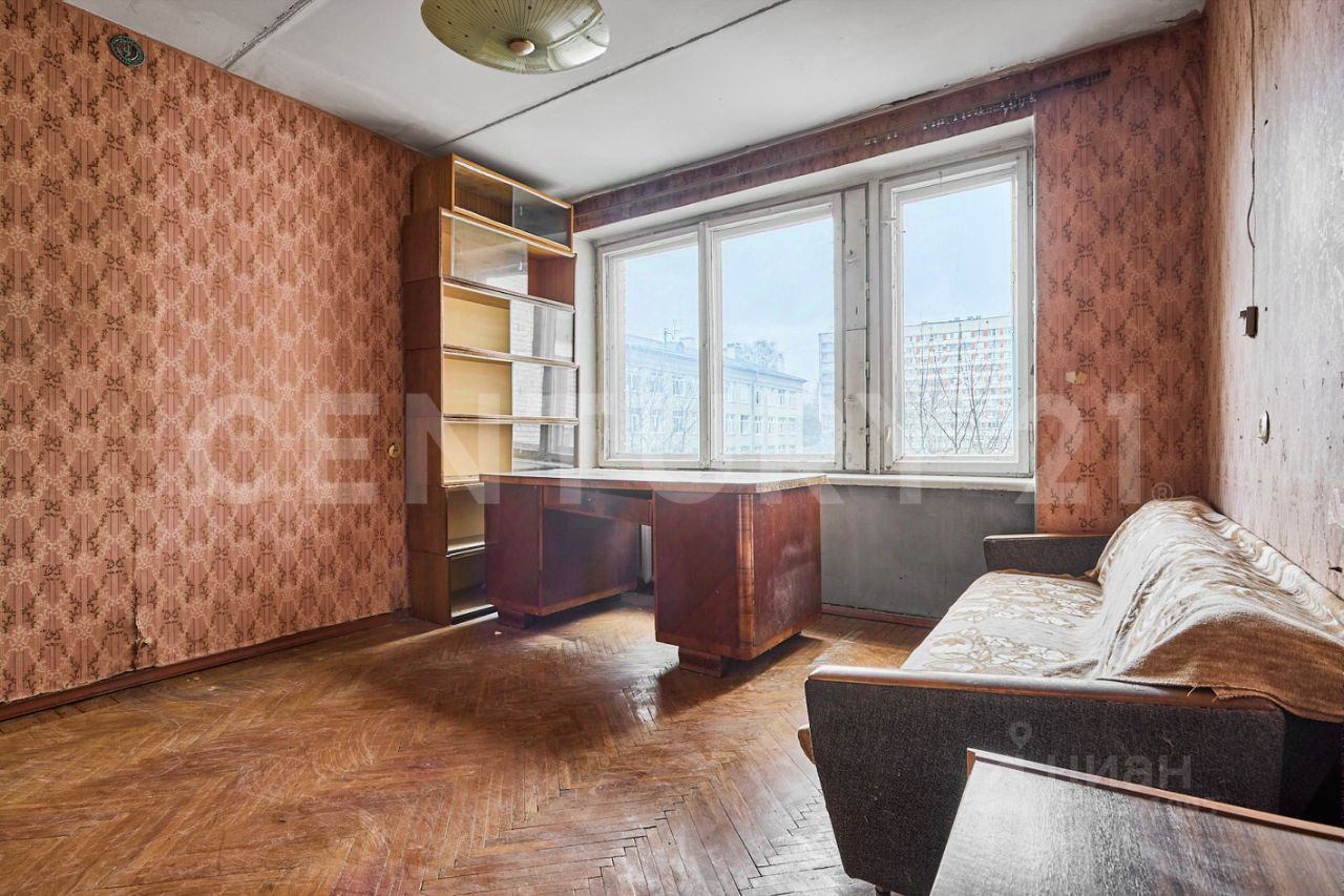 Продажа 2-комн квартиры на вторичном рынке Манчестерская улица, 12