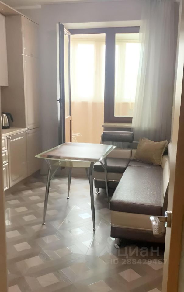 Аренда 1-комн квартиры на вторичном рынке Одинцово, улица Триумфальная, 2