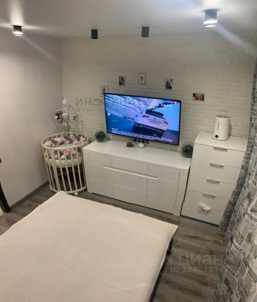 Продажа 3-комн квартиры на вторичном рынке проспект Защитников Москвы, 5