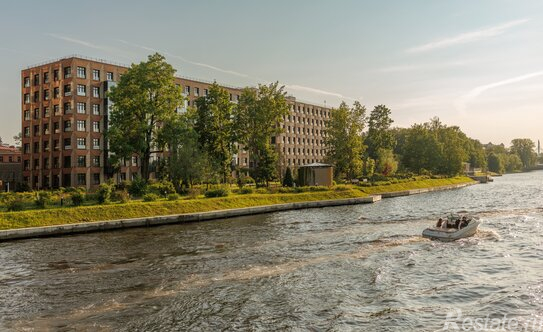 Продажа 4-комн квартиры на вторичном рынке Петровский пр-кт,  д. 11 к2