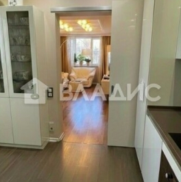 Продажа 4-комн квартиры на вторичном рынке Полярная улица,  д. 32 к2