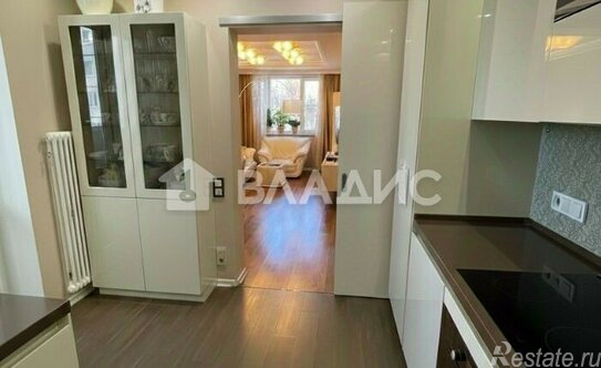 Продажа 4-комн квартиры на вторичном рынке Полярная улица,  д. 32 к2